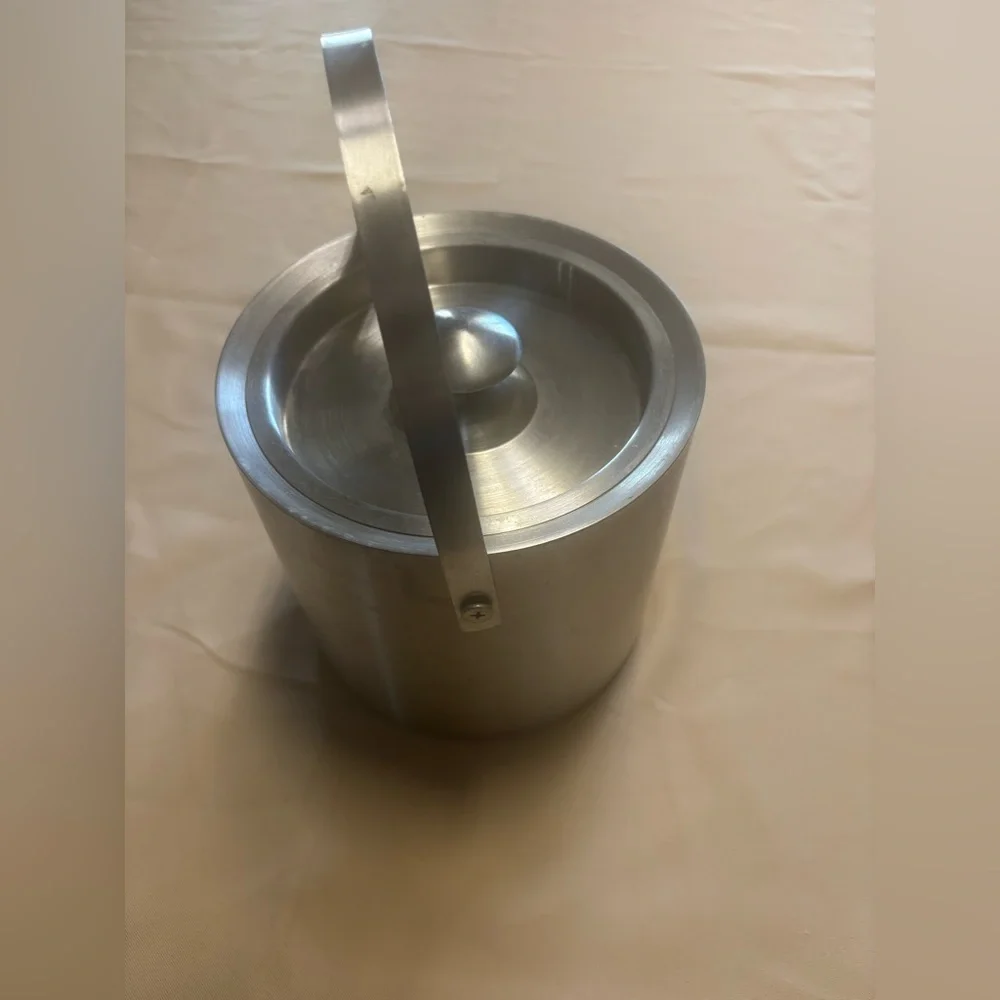 Stainless Steel Ice Bucket With Handle‎ And Lid 7” Tall